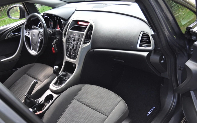 Opel Astra cena 21900 przebieg: 279000, rok produkcji 2011 z Sieradz małe 172